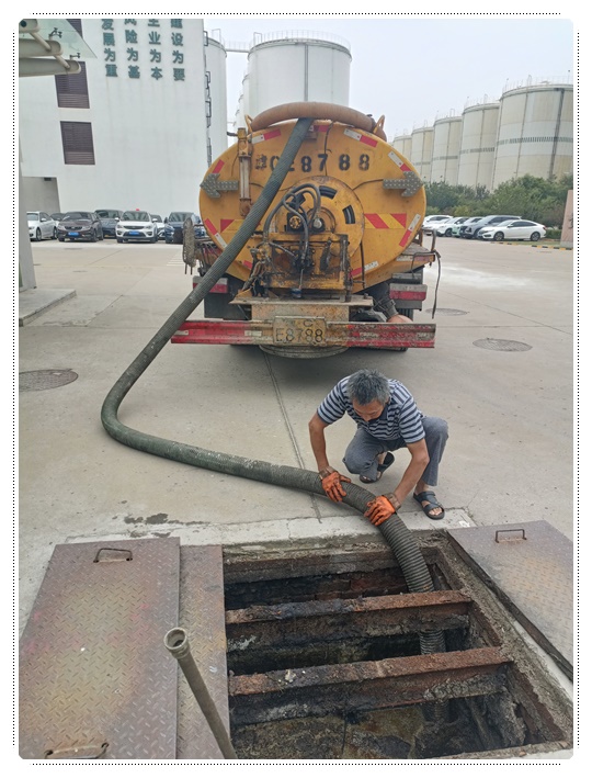 龙滚镇隔油池清掏