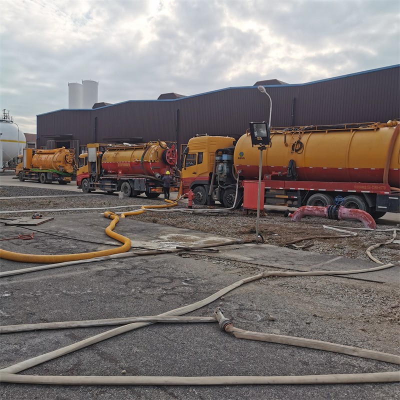 龙滚镇污水池清理