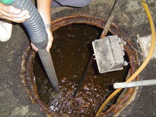 龙滚镇隔油池清理