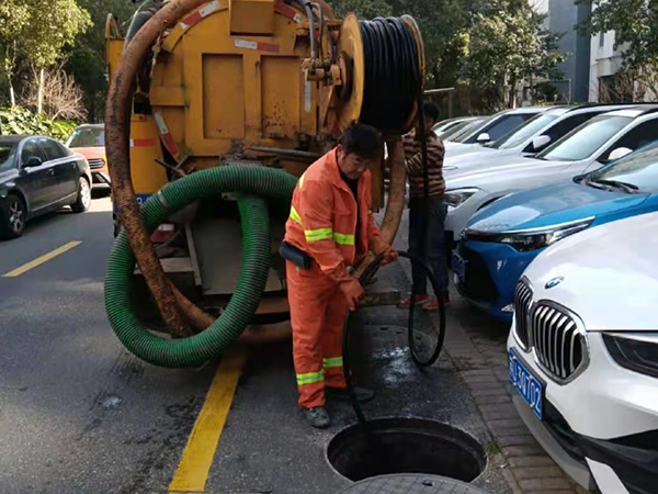 龙滚镇排污管道清淤