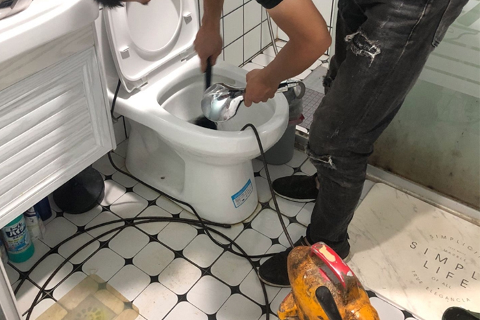 龙滚镇马桶堵塞自己疏通还是找师傅?专业上门服务让你省时更省心